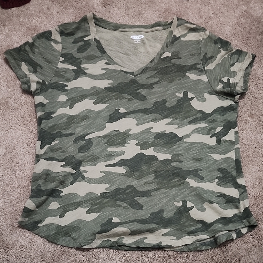 Old Navy Camouflage V-Neck T-Shirt